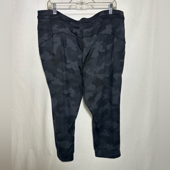 New Lululemon Ready to Rulu Jogger Crop !!! - Picture 7 of 10